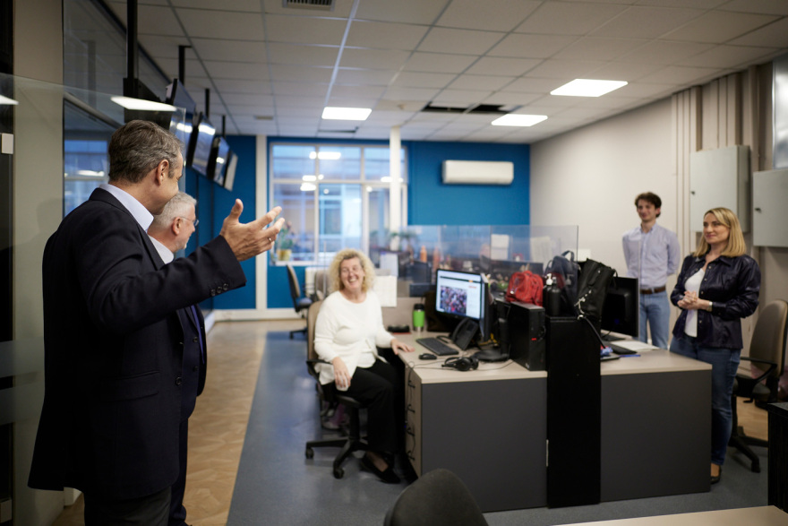 Visiting Mitsotakis in Radio: Step by step we build ERT which Greek citizens want