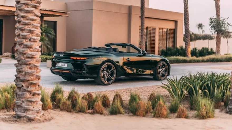 H νέα Bentley Batur και σε ανοιχτή έκδοση