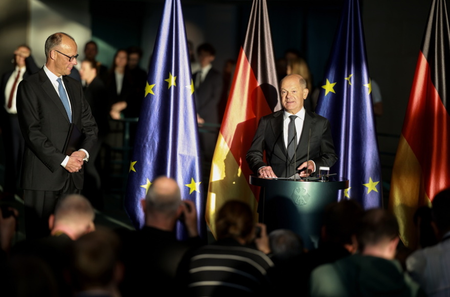 «Τι μέρα κι αυτή» μονολογούσε ο Φρίντριχ Μερτς - Ανέλαβε και τυπικά τα καθήκοντά του