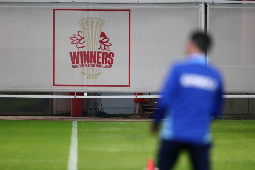 Χοσέ Λουίς Μεντιλίμπαρ: Ο «αντιστάρ» του Ολυμπιακού είναι ο μεγάλος του πρωταγωνιστής - Ο ταπεινός Βάσκος που βρήκε την «Ιθάκη» του στον Πειραιά