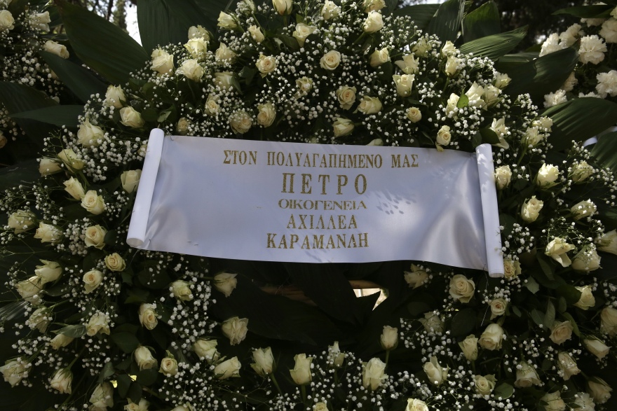 Πέτρος Μολυβιάτης: Με την ελληνική σημαία η σορός για την κηδεία