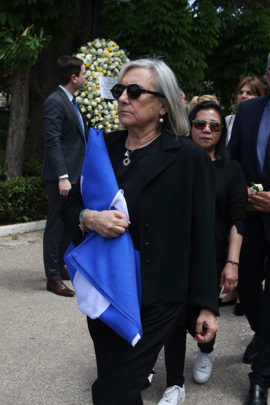 Πέτρος Μολυβιάτης: Με την ελληνική σημαία η σορός για την κηδεία