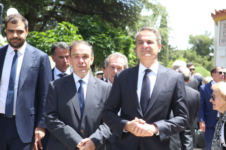 Πέτρος Μολυβιάτης: Με την ελληνική σημαία η σορός για την κηδεία