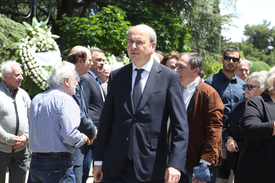 Πέτρος Μολυβιάτης: Με την ελληνική σημαία η σορός για την κηδεία