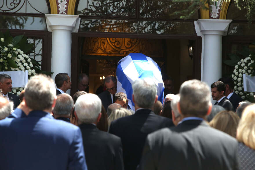 Πέτρος Μολυβιάτης: Με την ελληνική σημαία η σορός για την κηδεία