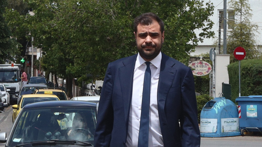Πέτρος Μολυβιάτης: Με την ελληνική σημαία η σορός για την κηδεία