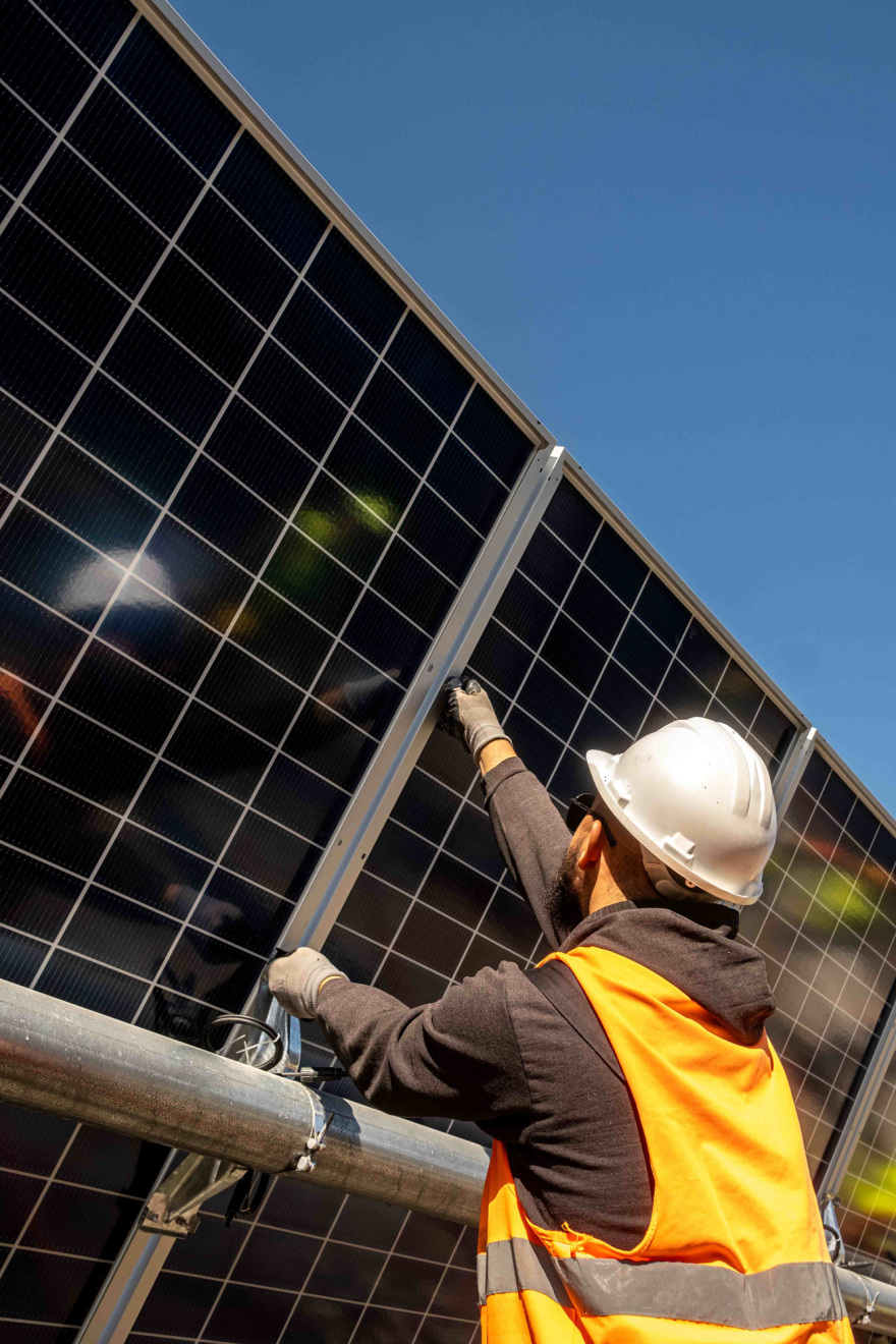 Όμιλος ΔΕΗ: Ξεκινά η δεύτερη φάση κατασκευής του φωτοβολταϊκού πάρκου 490MW στη Μεγαλόπολη