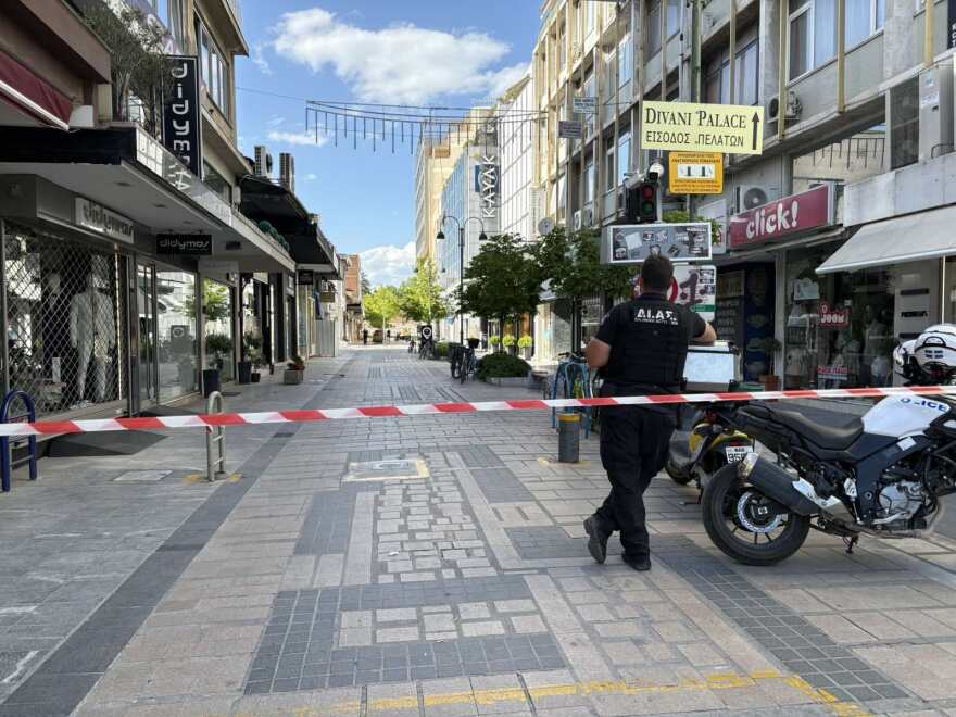 Λάρισα: Απειλή για βόμβα σε υποκαταστήματα τράπεζας 3 Απειλή για βόμβα σε υποκαταστήματα τράπεζας στη Λάρισα