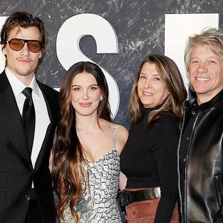 Ο Τζέικ Μπον Τζόβι έκλεισε τα 23 - Δεν υπάρχει κανείς σαν εσένα, του έγραψε η Μίλι Μπόμπι Μπράουν