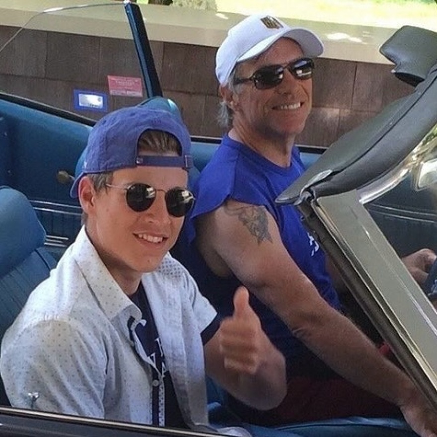 Ο Τζέικ Μπον Τζόβι έκλεισε τα 23 - Δεν υπάρχει κανείς σαν εσένα, του έγραψε η Μίλι Μπόμπι Μπράουν