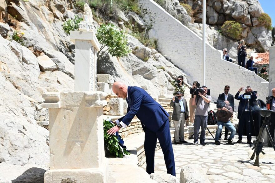 Δένδιας από Σύμη: Μη εθνικά δυνατό ή συνταγματικά επιτρεπτό η Ελλάδα να παραιτηθεί από κυριαρχικά της δικαιώματα