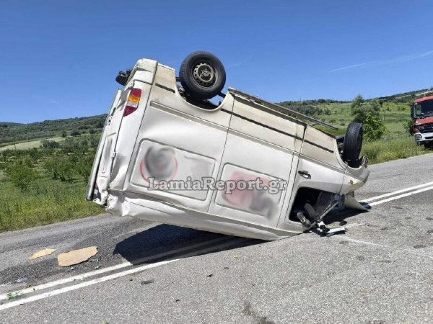 Τροχαίο με δύο τραυματίες στη Φθιώτιδα - Αναποδογύρισε όχημα, δείτε φωτογραφίες
