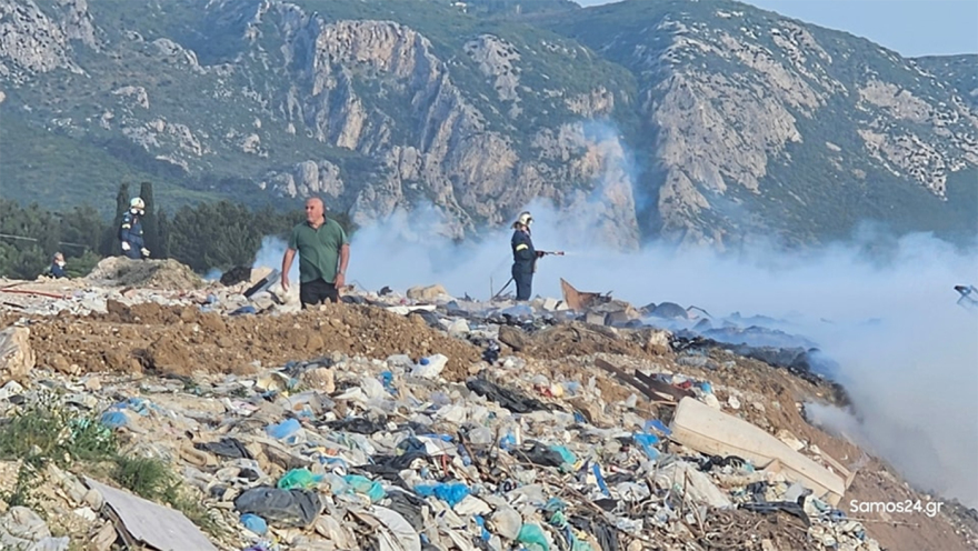 Βίντεο: Σε εξέλιξη η φωτιά στον ΧΥΤΑ Σάμου, δυνάμεις της Πυροσβεστικής στην περιοχή

