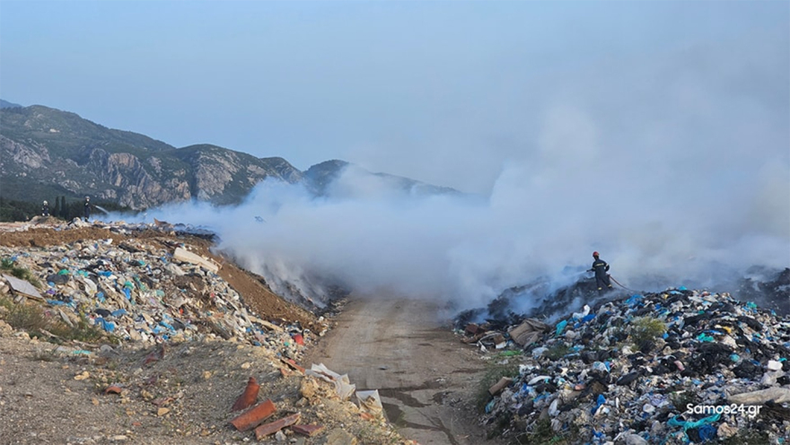 Βίντεο: Σε εξέλιξη η φωτιά στον ΧΥΤΑ Σάμου, δυνάμεις της Πυροσβεστικής στην περιοχή

