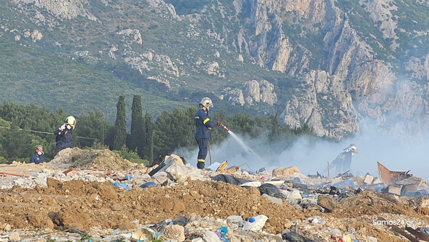 Βίντεο: Σε εξέλιξη η φωτιά στον ΧΥΤΑ Σάμου, δυνάμεις της Πυροσβεστικής στην περιοχή


