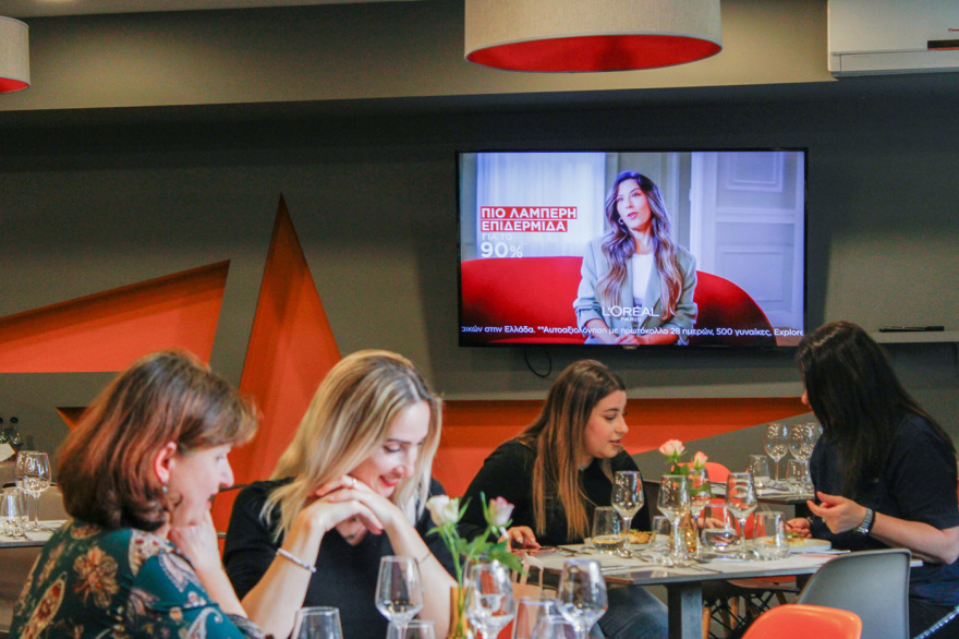 «Ένα Δείπνο για τη Μητέρα» από την ΑΚΜΗ και τη L’Oreal Paris Greece με αφορμή την Ημέρα της Μητέρας
