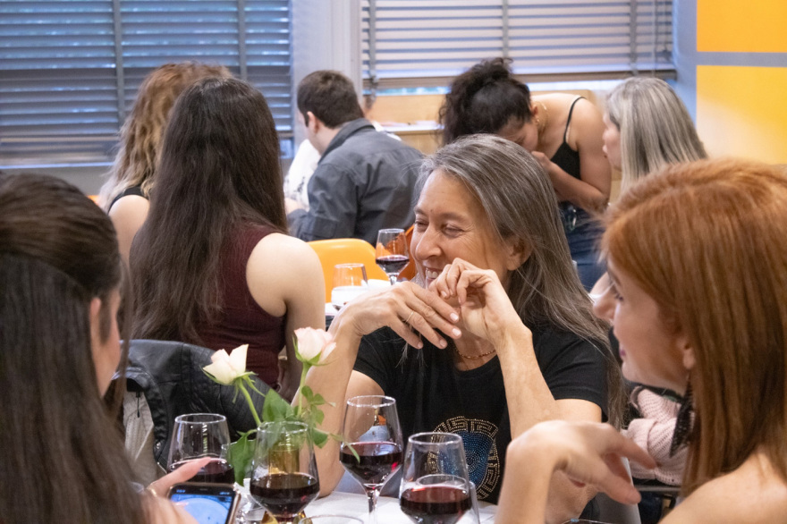 «Ένα Δείπνο για τη Μητέρα» από την ΑΚΜΗ και τη L’Oreal Paris Greece με αφορμή την Ημέρα της Μητέρας
