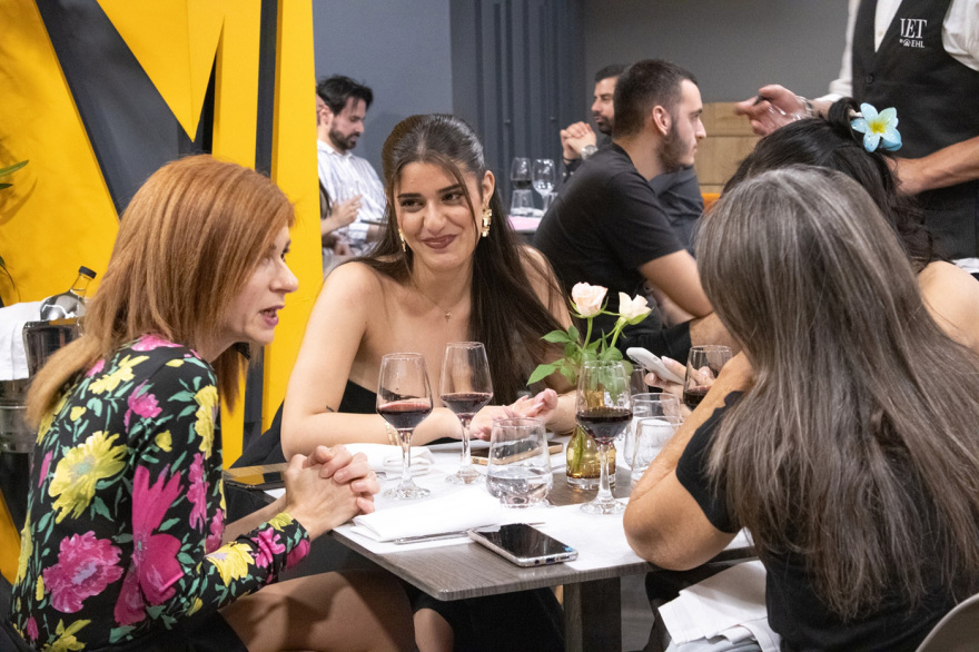 «Ένα Δείπνο για τη Μητέρα» από την ΑΚΜΗ και τη L’Oreal Paris Greece με αφορμή την Ημέρα της Μητέρας
