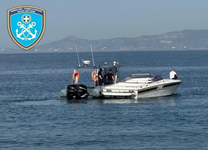 Γλυφάδα: Βρήκαν 194 κιλά κάνναβης σε ταχύπλοο σε παραλία - Δείτε φωτογραφίες