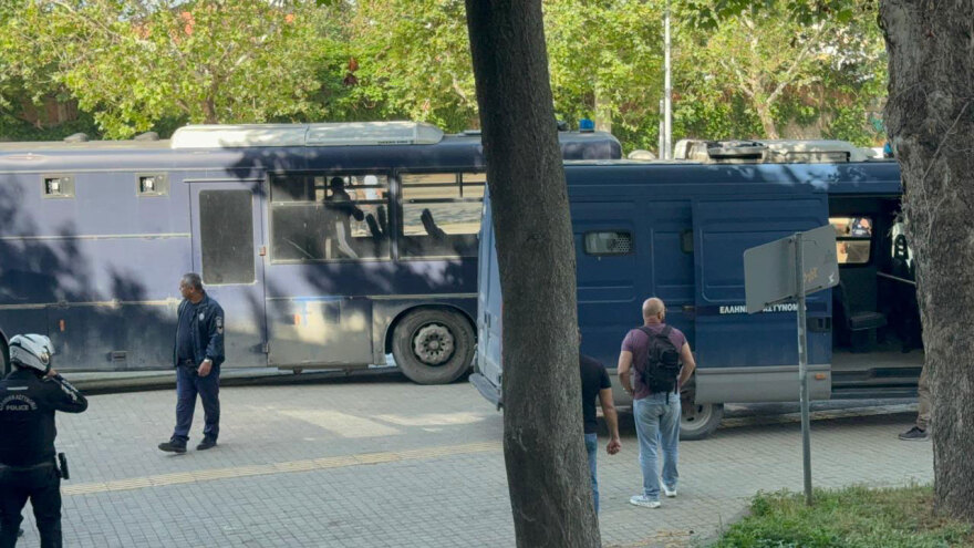 Θεσσαλονίκη: Στον εισαγγελέα οι 28 συλληφθέντες της ακροδεξιάς οργάνωσης Θεσσαλονίκη: Στον εισαγγελέα οι 28 συλληφθέντες της ακροδεξιάς οργάνωσης - Δείτε βίντεο