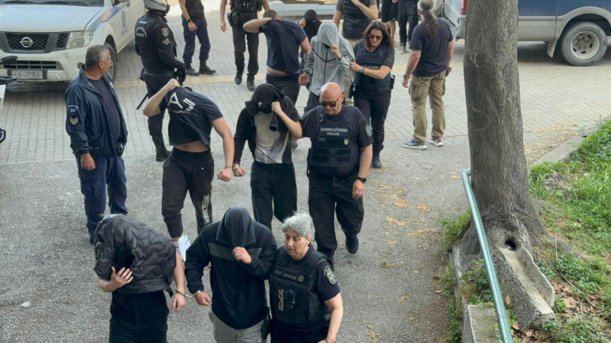 Θεσσαλονίκη: Στον εισαγγελέα οι 28 συλληφθέντες της ακροδεξιάς οργάνωσης Θεσσαλονίκη: Στον εισαγγελέα οι 28 συλληφθέντες της ακροδεξιάς οργάνωσης - Δείτε βίντεο