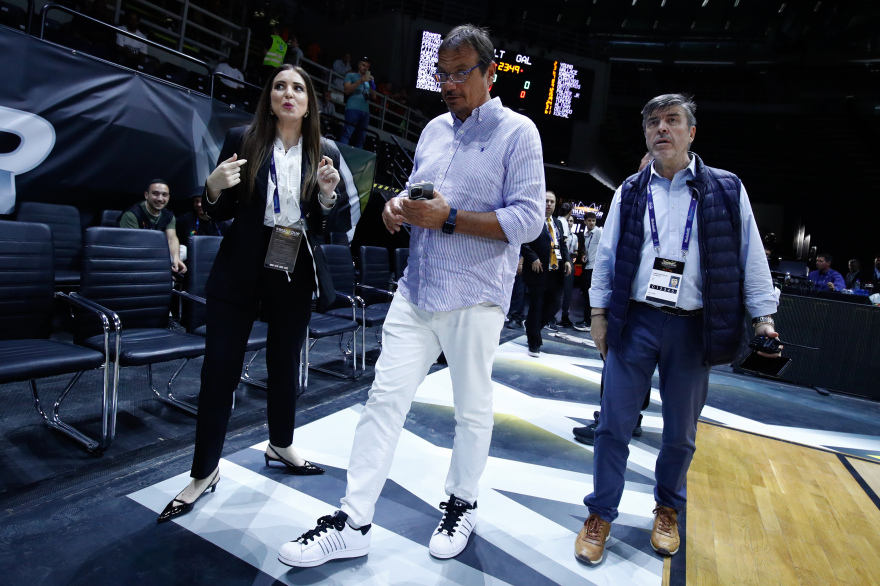 Στα Άνω Λιόσια ο Εργκίν Αταμάν, πανηγύρισε την πρόκριση της Γαλατάσαραϊ στον τελικό του BCL - Βίντεο 