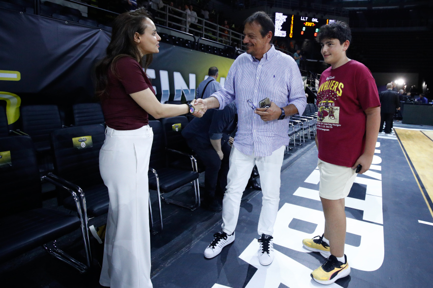 Στα Άνω Λιόσια ο Εργκίν Αταμάν, πανηγύρισε την πρόκριση της Γαλατάσαραϊ στον τελικό του BCL - Βίντεο 