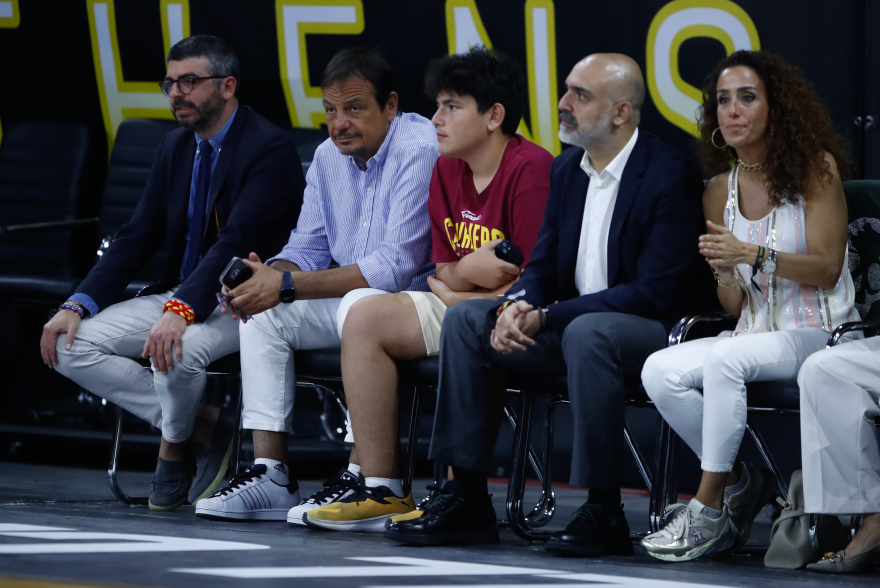 Στα Άνω Λιόσια ο Εργκίν Αταμάν, πανηγύρισε την πρόκριση της Γαλατάσαραϊ στον τελικό του BCL - Βίντεο 