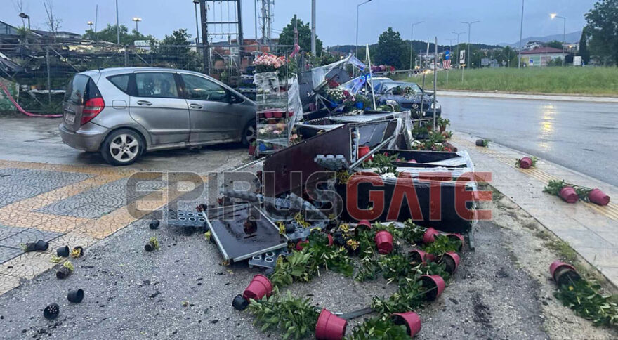 Οδηγός έχασε τον έλεγχο του οχήματος στα Ιωάννινα και διέλυσε ράφια - Δείτε φωτογραφίες