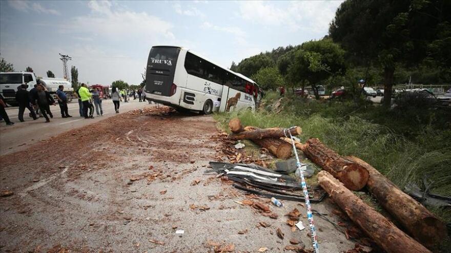 Τραγωδία στην Τουρκία - Οκτώ νεκροί και 20 τραυματίες σε καραμπόλα στην περιοχή του Τσανάκαλε, δείτε βίντεο