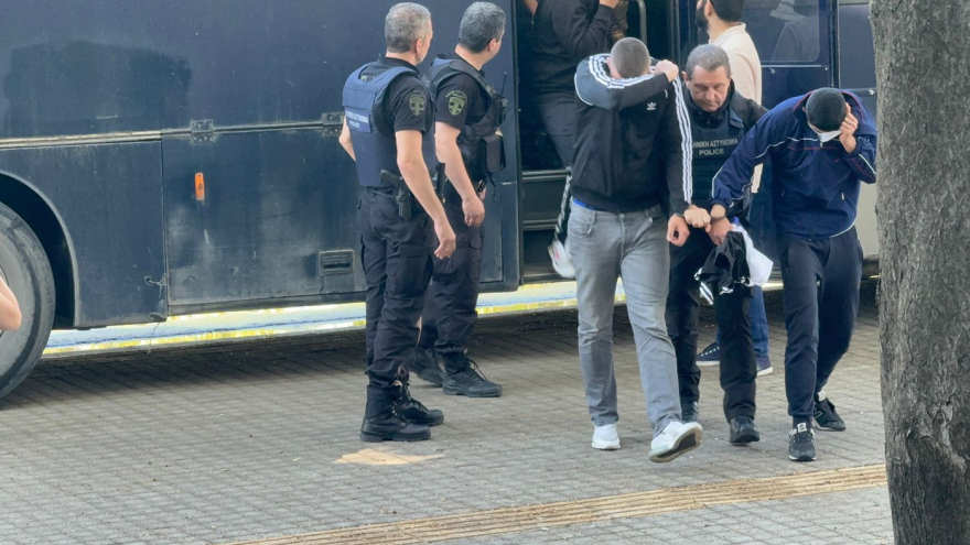 Θεσσαλονίκη: Ξεκινούν οι απολογίες της ακροδεξιάς οργάνωσης Defend Salonica – Στον ανακριτή οι 13 ανήλικοι