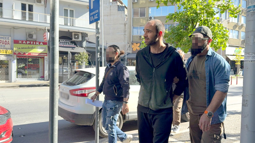 Θεσσαλονίκη: «Δεν ήξερα ότι μεταφέρω βόμβα», λέει ο 36χρονος για το σπίτι που νοίκιασε - Νέα προθεσμία για να απολογηθεί Θεσσαλονίκη: «Δεν ήξερα ότι μεταφέρω βόμβα», λέει ο 36χρονος για το σπίτι που νοίκιασε - Νέα προθεσμία για να απολογηθεί