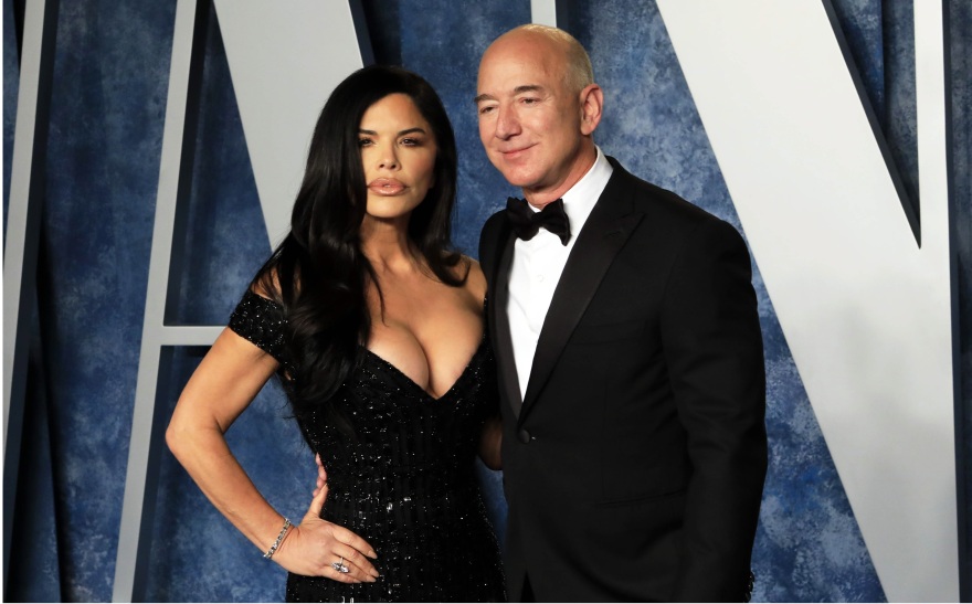 Μπέζος: Διαδηλώσεις από κατοίκους και συλλογικότητες στη Βενετία για τον γάμο των 10 εκατ. δολαρίων