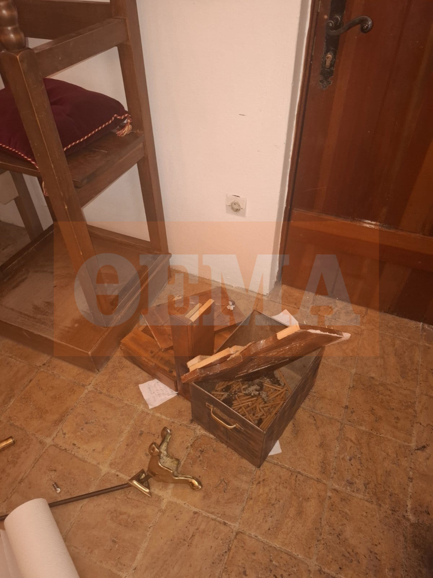Νοσοκομείο Αγία Όλγα: Οι διαρρήκτες έκλεψαν τα δισκοπότηρα κι ένα Ευαγγέλιο - Δείτε φωτογραφίες από τον βανδαλισμό