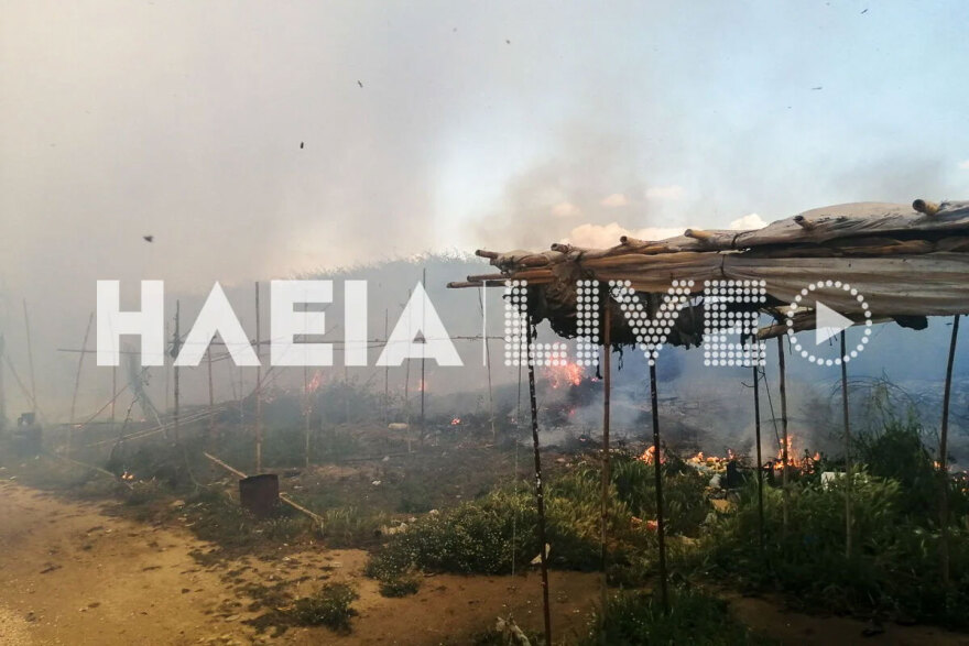 Φωτιά σε καταυλισμό εργατών γης στη Μανωλάδα
