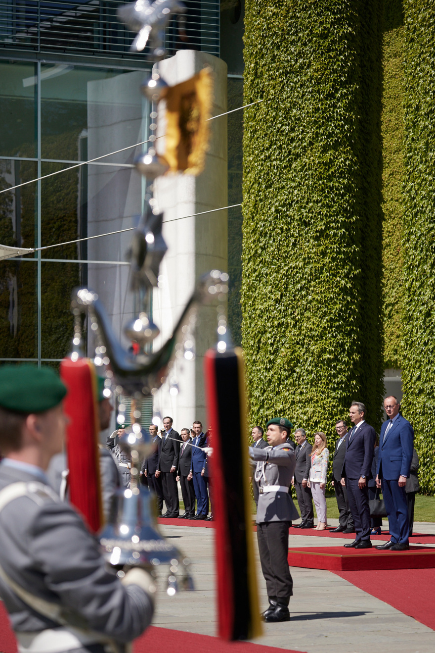 Στο Βερολίνο ο Μητσοτάκης – Σε εξέλιξη η συνάντηση με τον Φρίντριχ Μερτς