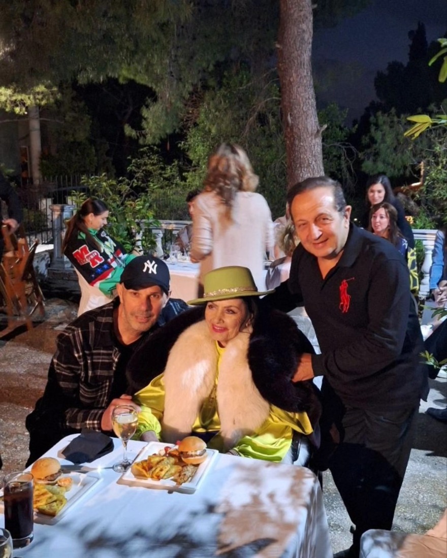 Ο Φώτης Μεταξόπουλος έκλεισε τα 90 - Δείτε φωτογραφίες από τα γενέθλιά του