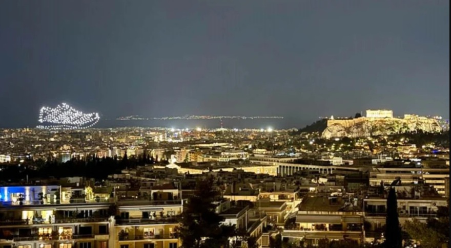 Τα drones και οι ευθύνες για το παπούτσι πάνω από την Ακρόπολη - Οι διαφορές με το σόου στη συναυλία της Βίσση