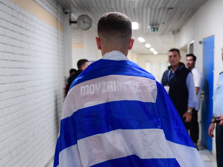 Τελικός Κυπέλλου: Η απονομή της κούπας στους ερυθρόλευκους - Δείτε βίντεο, φωτογραφίες Τελικός Κυπέλλου: Η απονομή της κούπας στους ερυθρόλευκους - Δείτε βίντεο, φωτογραφίες