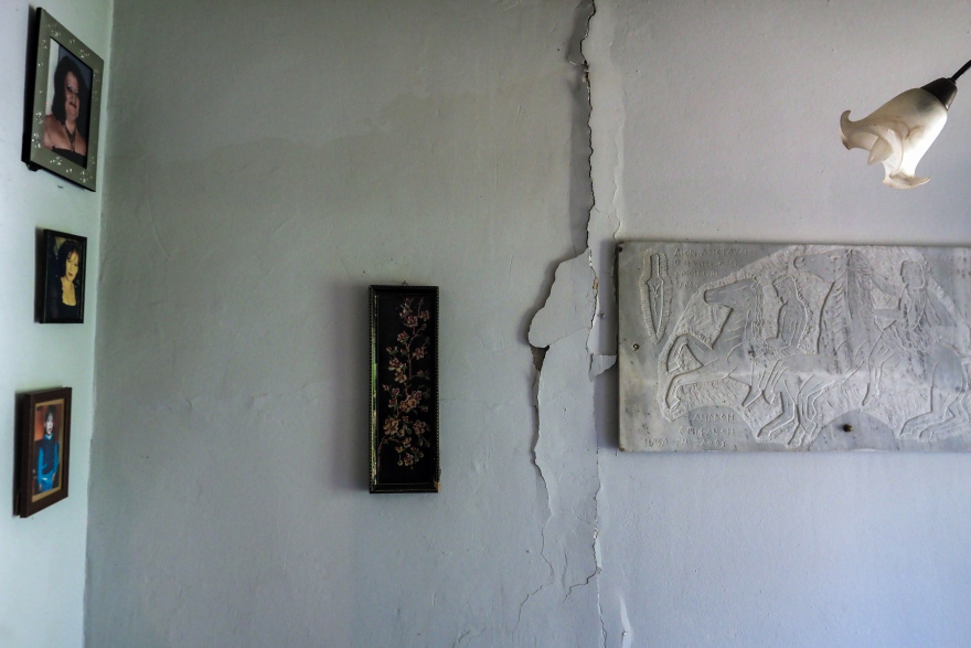 Ανησυχία για τους σεισμούς στην Εύβοια: Προς κατεδάφιση 3 σπίτια, ζημιές σε πάνω από 50 - Δείτε βίντεο και φωτογραφίες