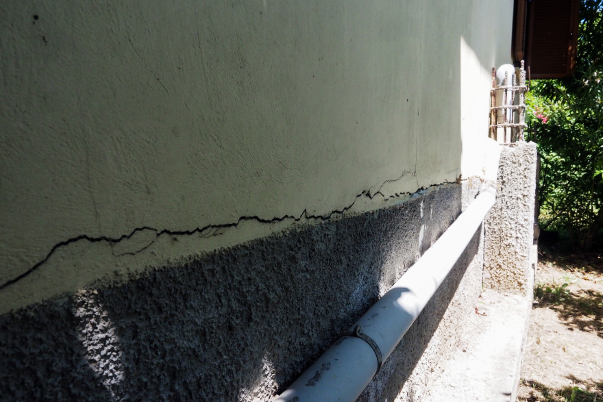 Ανησυχία για τους σεισμούς στην Εύβοια: Προς κατεδάφιση 3 σπίτια, ζημιές σε πάνω από 50 - Δείτε βίντεο και φωτογραφίες