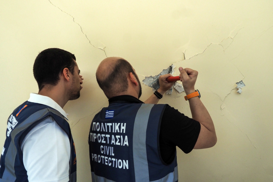Ανησυχία για τους σεισμούς στην Εύβοια: Προς κατεδάφιση 3 σπίτια, ζημιές σε πάνω από 50 - Δείτε βίντεο και φωτογραφίες
