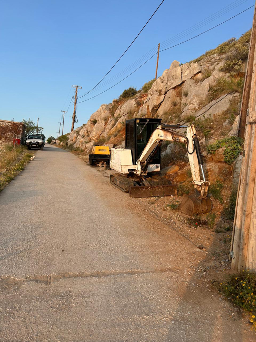 Ύδρα: Δείτε φωτογραφίες από τα οχήματα στο νησί - Μετά τις εργασίες τα εγκαταλείπουν εδώ, λένε οι κάτοικοι