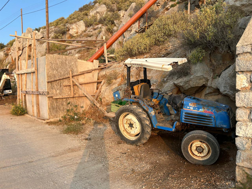 Ύδρα: Δείτε φωτογραφίες από τα οχήματα στο νησί - Μετά τις εργασίες τα εγκαταλείπουν εδώ, λένε οι κάτοικοι