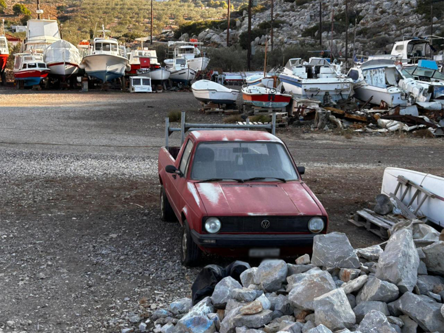 Ύδρα: Δείτε φωτογραφίες από τα οχήματα στο νησί - Μετά τις εργασίες τα εγκαταλείπουν εδώ, λένε οι κάτοικοι