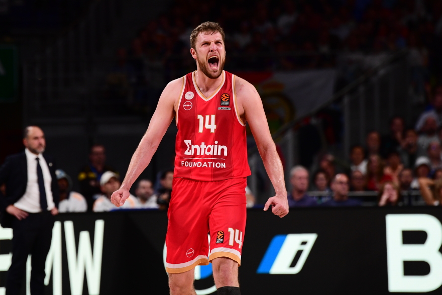 Euroleague: Ναν και Βεζένκοφ μοιράστηκαν τα βραβεία MVP και ετοιμάζονται για την τελική μάχη στο Άμπου Ντάμπι