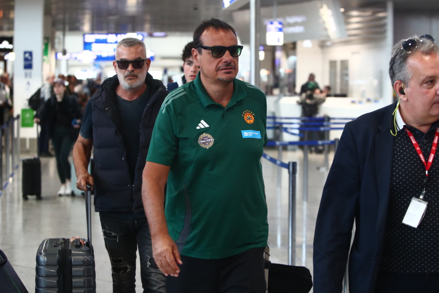 Ολυμπιακός-Παναθηναϊκός: Αναχώρησαν για Άμπου Ντάμπι οι αποστολές - Τα είπαν στο αεροδρόμιο οι παίκτες τους - Φωτογραφίες, βίντεο