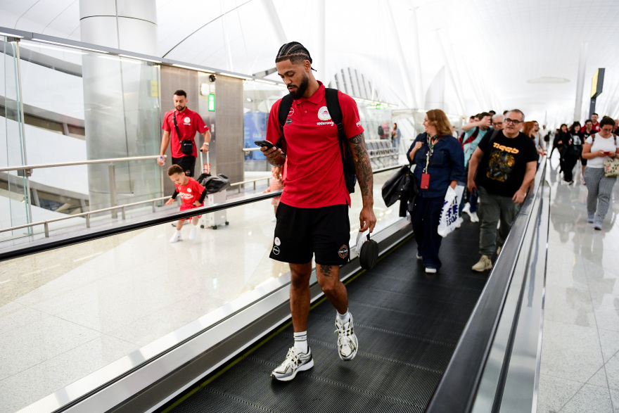 Ολυμπιακός: Προσγειώθηκε στο Άμπου Ντάμπι η αποστολή των Πειραιωτών - Φωτογραφίες 