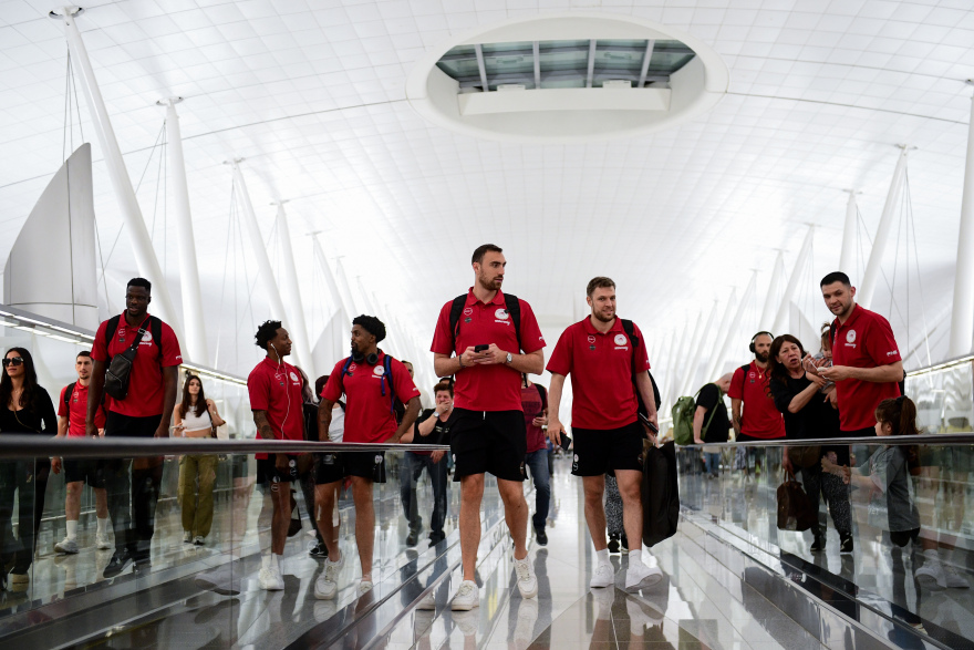 Ολυμπιακός: Προσγειώθηκε στο Άμπου Ντάμπι η αποστολή των Πειραιωτών - Φωτογραφίες 