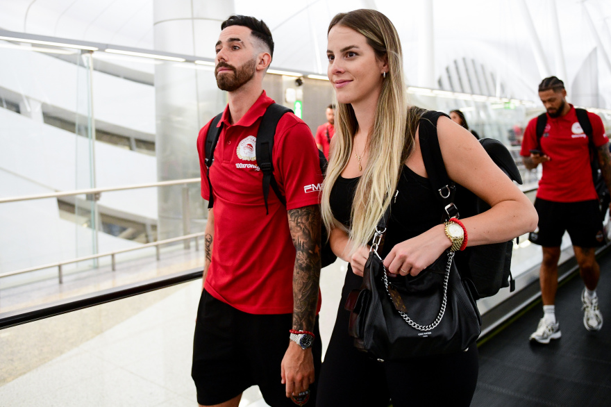 Ολυμπιακός: Προσγειώθηκε στο Άμπου Ντάμπι η αποστολή των Πειραιωτών - Φωτογραφίες 